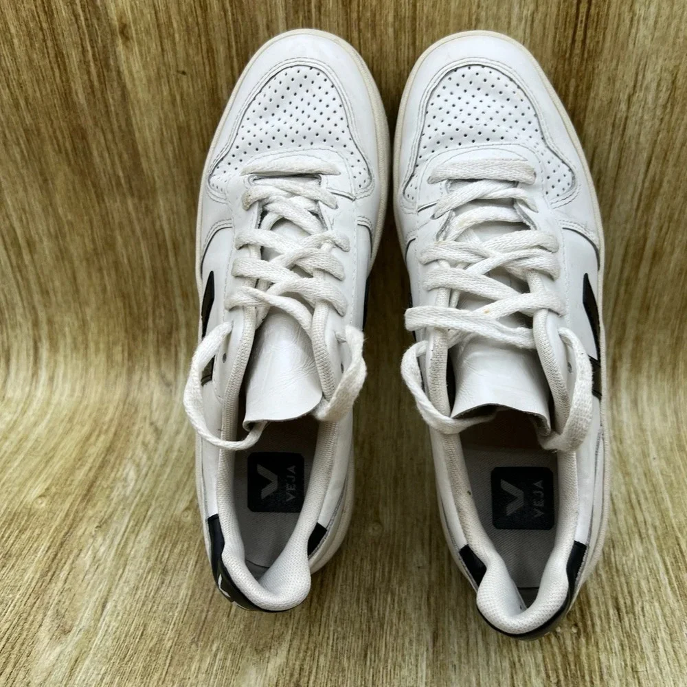 Veja V-10 Sneakers Women's Size 6 White Black Leather Low Top Perforated Shoes